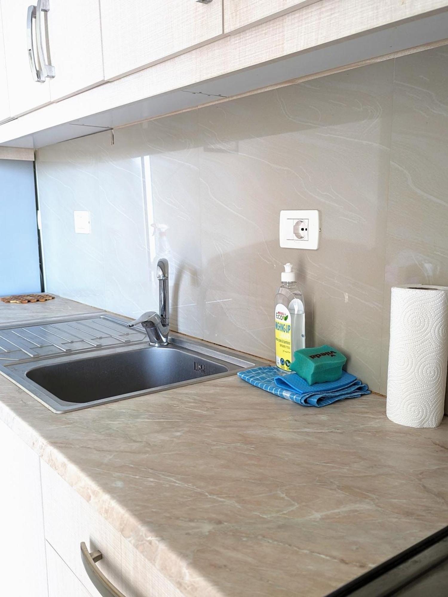 Sarah'S Apartments - 5 Min Walk To Beaches & Boulevard - Big Balcony! Sarande Bagian luar foto