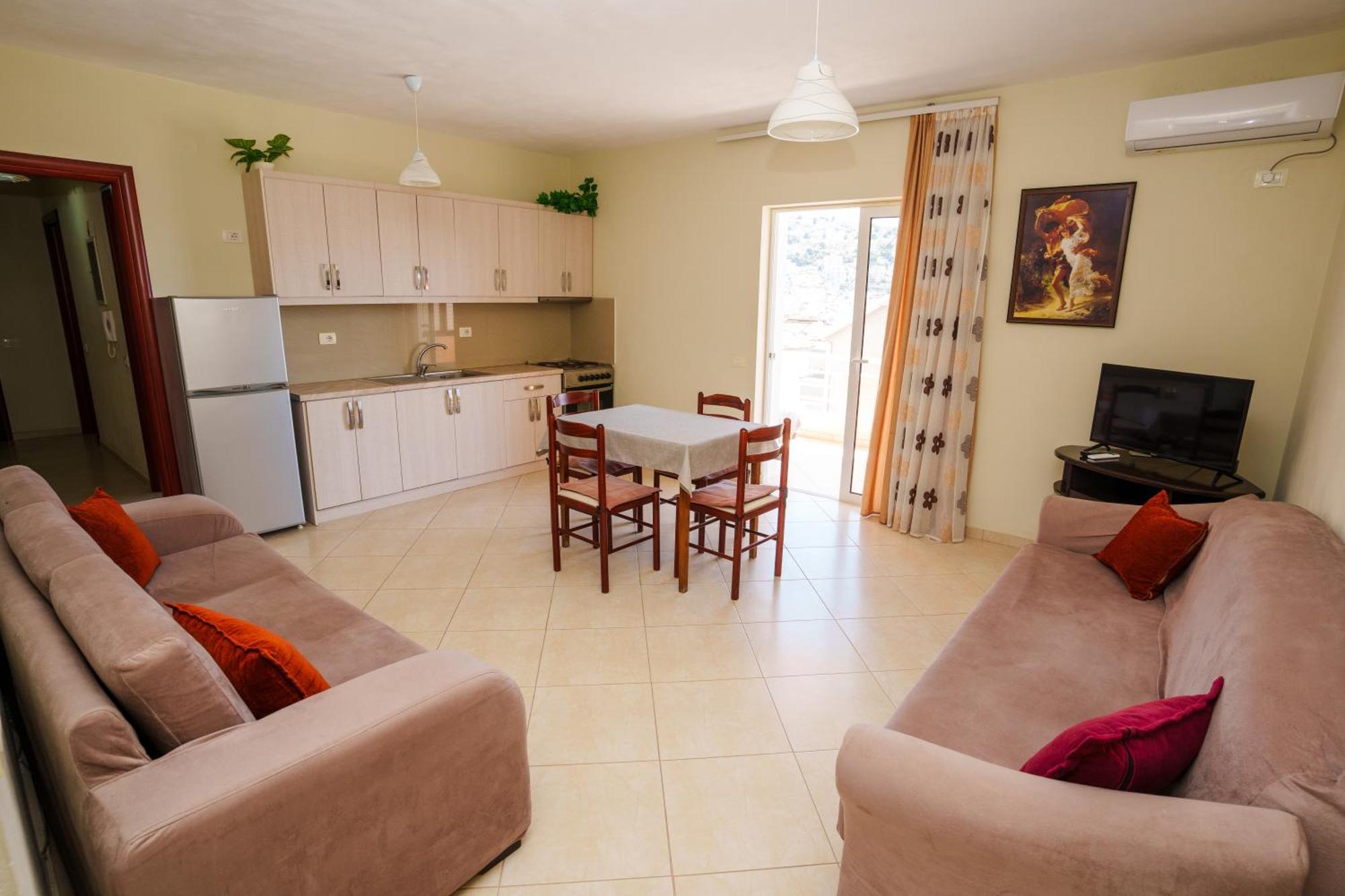 Sarah'S Apartments - 5 Min Walk To Beaches & Boulevard - Big Balcony! Sarande Bagian luar foto