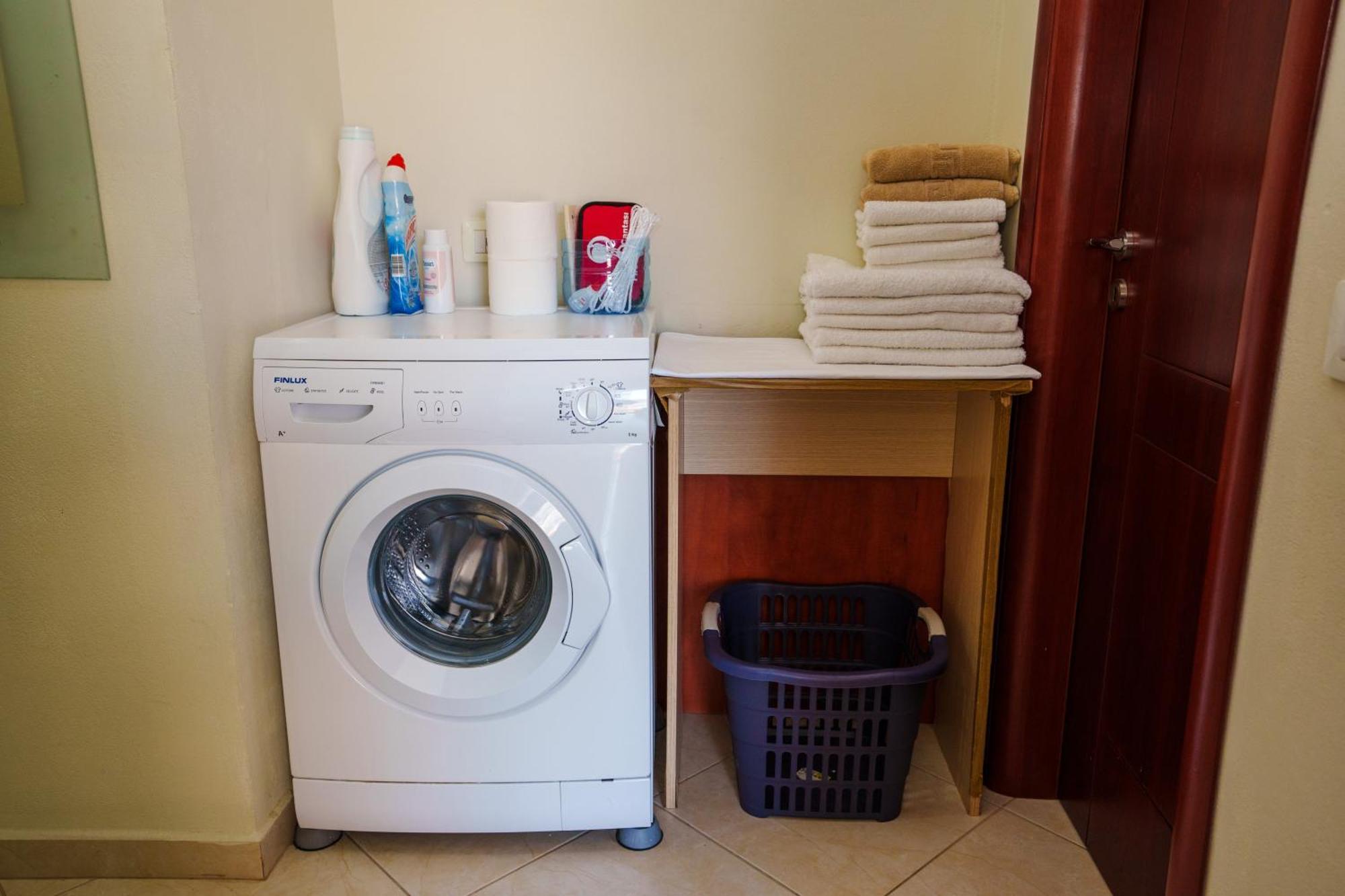Sarah'S Apartments - 5 Min Walk To Beaches & Boulevard - Big Balcony! Sarande Bagian luar foto
