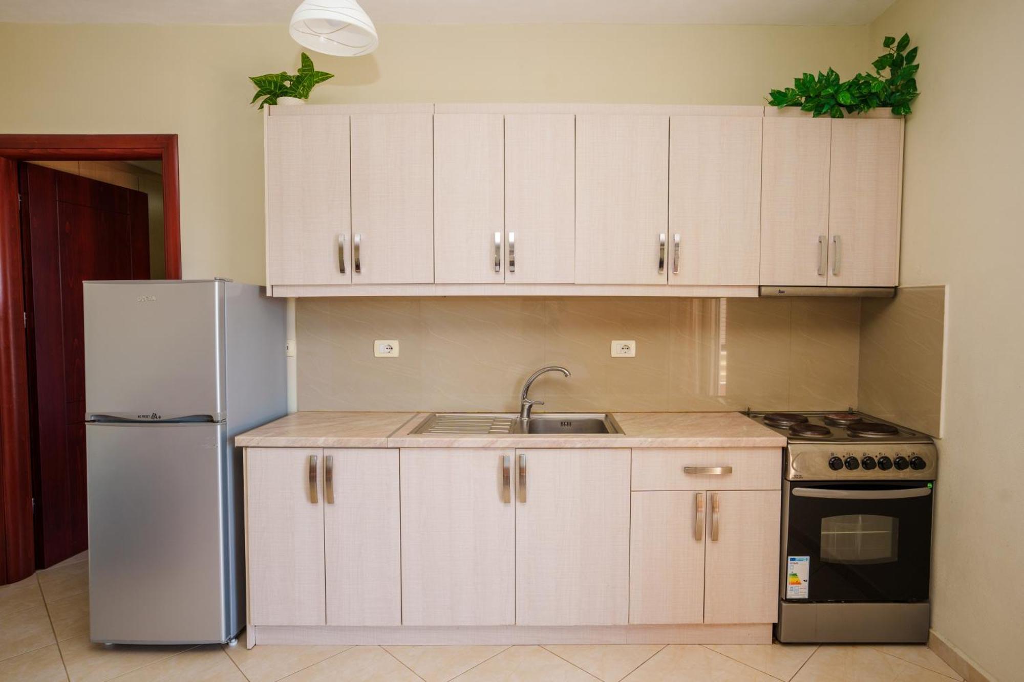 Sarah'S Apartments - 5 Min Walk To Beaches & Boulevard - Big Balcony! Sarande Bagian luar foto